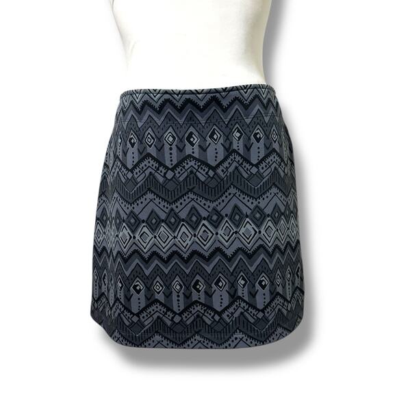 Athleta monarch geo print tech Black and Gray Mini Pencil Skirt fleece lined Sm - Picture 2 of 7
